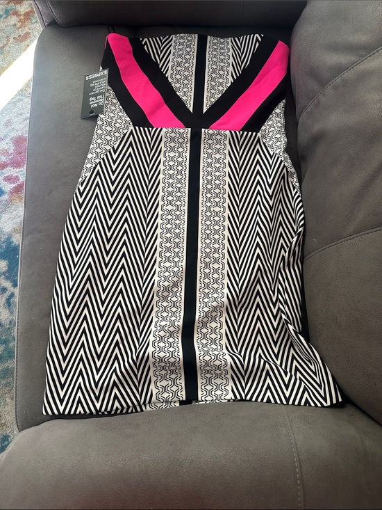 Express Dresses & Skirts - Express Black & White Geometric Dress with Pink Trim